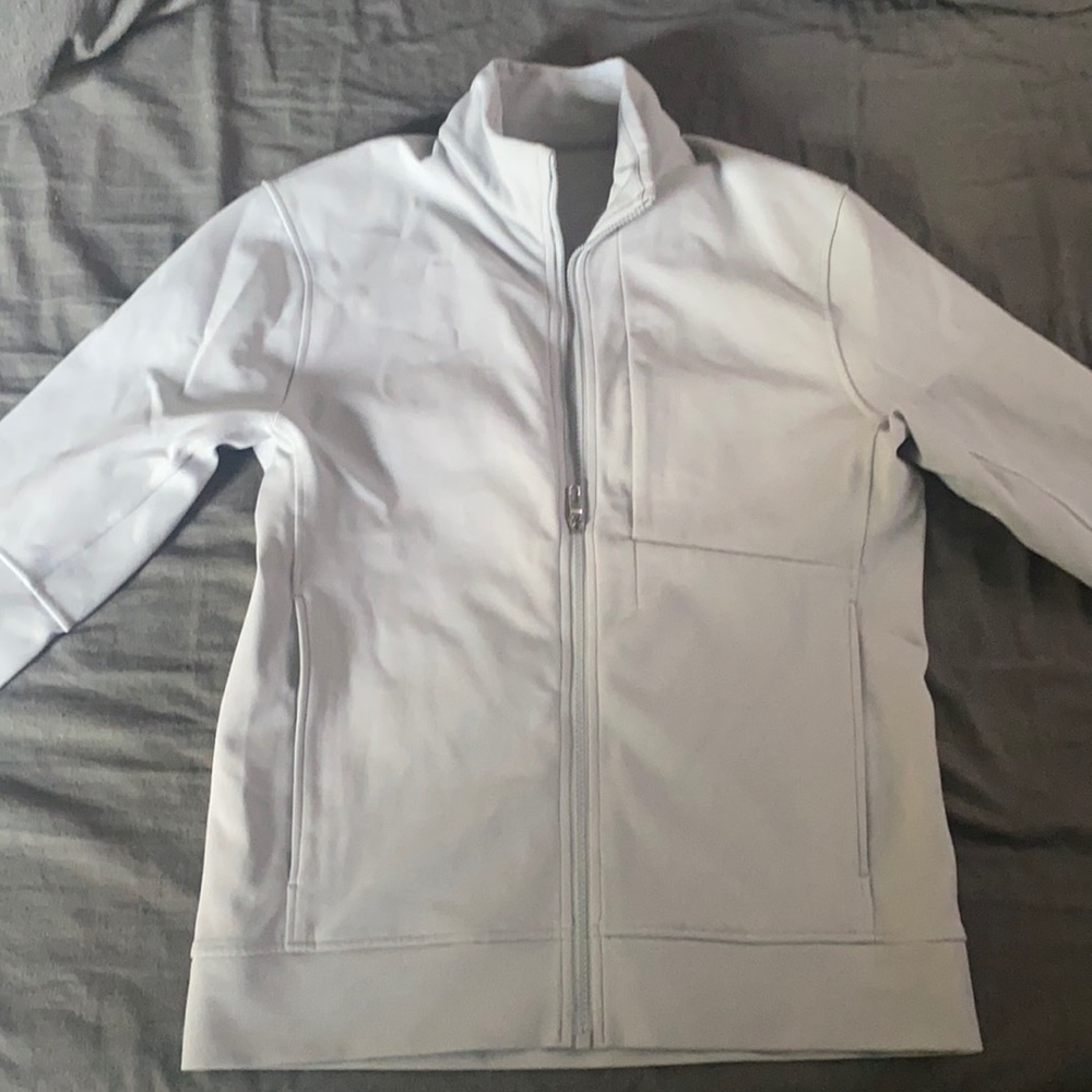 Men’s small lululemon gray jacket, stretchy